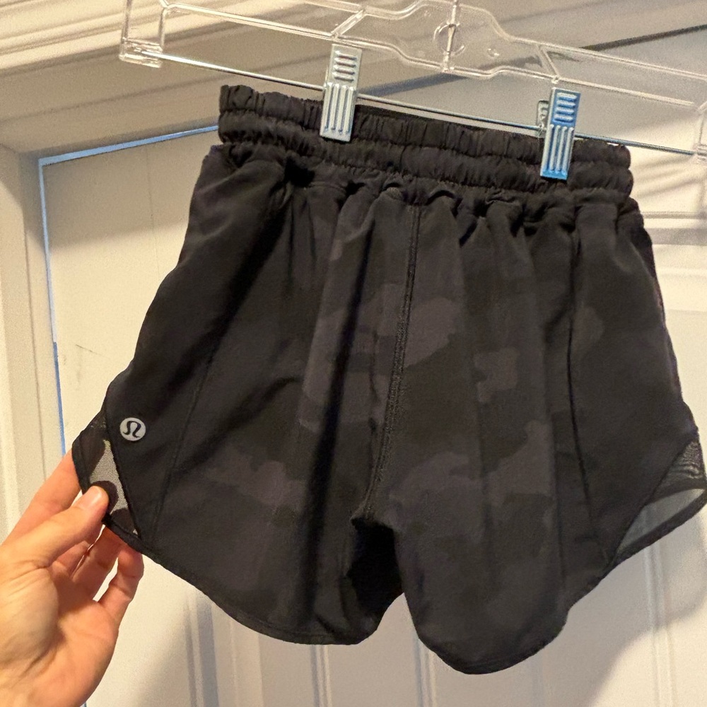 LULULEMON BLACK CAMOUFLAGE SHORTS